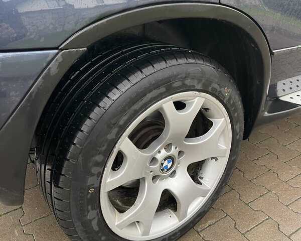 Синий БМВ Х5, объемом двигателя 3 л и пробегом 380 тыс. км за 9500 $, фото 10 на Automoto.ua