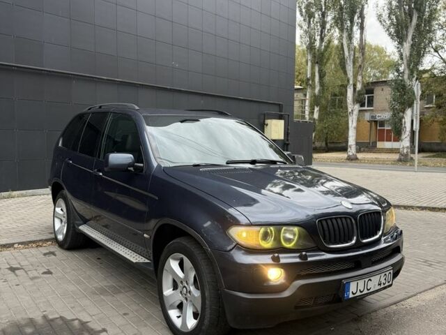 Синий БМВ Х5, объемом двигателя 3 л и пробегом 300 тыс. км за 5500 $, фото 2 на Automoto.ua