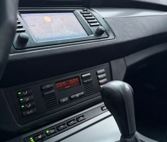 Синий БМВ Х5, объемом двигателя 3 л и пробегом 300 тыс. км за 6200 $, фото 16 на Automoto.ua