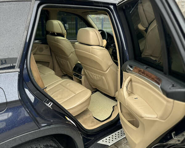 Синий БМВ Х5, объемом двигателя 3 л и пробегом 372 тыс. км за 9000 $, фото 8 на Automoto.ua