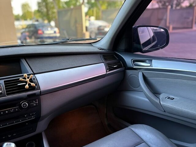 Синій БМВ Х5, об'ємом двигуна 3 л та пробігом 280 тис. км за 12999 $, фото 5 на Automoto.ua