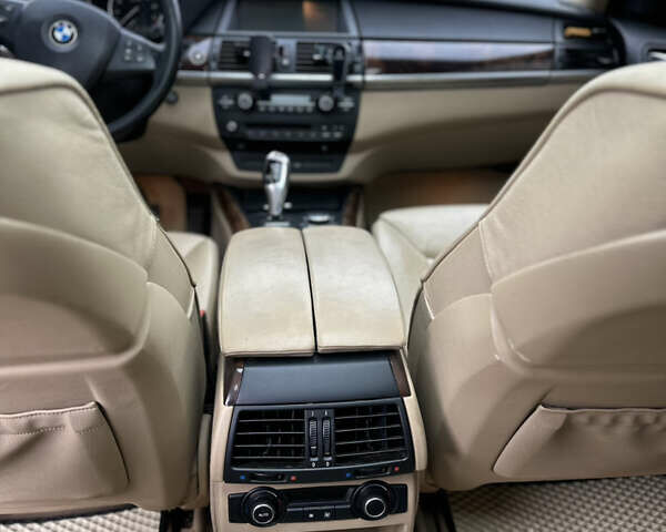 Синий БМВ Х5, объемом двигателя 3 л и пробегом 372 тыс. км за 9000 $, фото 7 на Automoto.ua