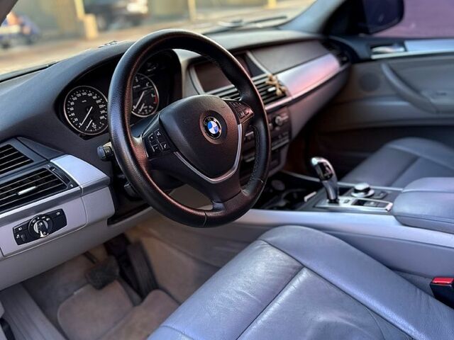 Синій БМВ Х5, об'ємом двигуна 3 л та пробігом 280 тис. км за 12999 $, фото 4 на Automoto.ua