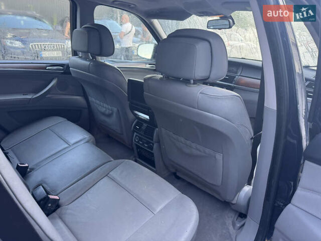 Синий БМВ Х5, объемом двигателя 3 л и пробегом 275 тыс. км за 7950 $, фото 6 на Automoto.ua