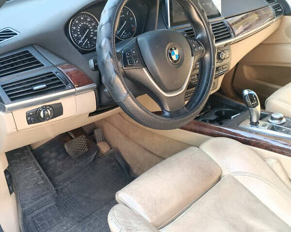 Синий БМВ Х5, объемом двигателя 3 л и пробегом 264 тыс. км за 10000 $, фото 6 на Automoto.ua