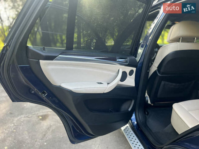 Синій БМВ Х5, об'ємом двигуна 3 л та пробігом 277 тис. км за 15999 $, фото 32 на Automoto.ua
