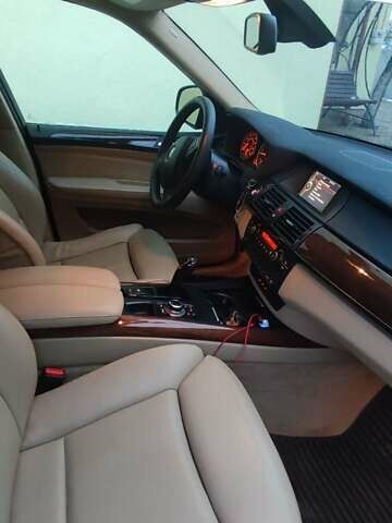 Синий БМВ Х5, объемом двигателя 3.5 л и пробегом 299 тыс. км за 16000 $, фото 5 на Automoto.ua
