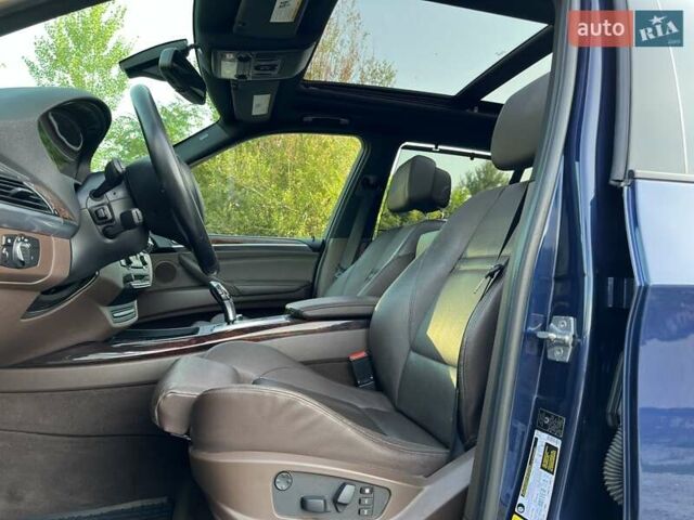 Синій БМВ Х5, об'ємом двигуна 2.98 л та пробігом 153 тис. км за 14000 $, фото 19 на Automoto.ua