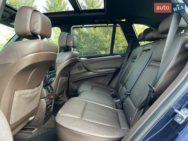 Синій БМВ Х5, об'ємом двигуна 2.98 л та пробігом 153 тис. км за 14000 $, фото 24 на Automoto.ua