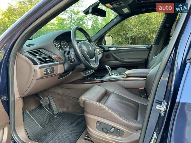 Синій БМВ Х5, об'ємом двигуна 2.98 л та пробігом 153 тис. км за 14000 $, фото 20 на Automoto.ua