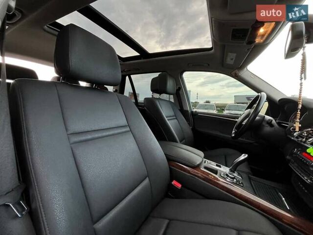 Синій БМВ Х5, об'ємом двигуна 3 л та пробігом 302 тис. км за 13490 $, фото 5 на Automoto.ua