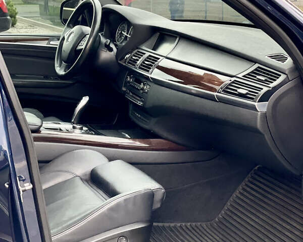 Синий БМВ Х5, объемом двигателя 3 л и пробегом 215 тыс. км за 18000 $, фото 10 на Automoto.ua