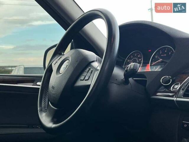 Синій БМВ Х5, об'ємом двигуна 3 л та пробігом 302 тис. км за 13490 $, фото 3 на Automoto.ua