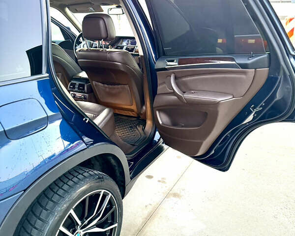 Синій БМВ Х5, об'ємом двигуна 2.99 л та пробігом 300 тис. км за 16800 $, фото 17 на Automoto.ua