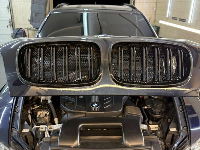 Синій БМВ Х5, об'ємом двигуна 3 л та пробігом 223 тис. км за 21000 $, фото 2 на Automoto.ua