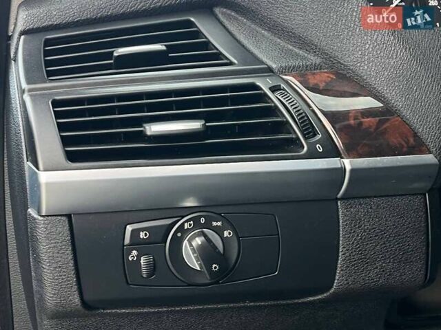 Синій БМВ Х5, об'ємом двигуна 3 л та пробігом 302 тис. км за 13490 $, фото 37 на Automoto.ua