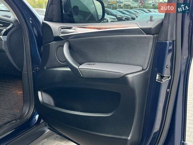 Синій БМВ Х5, об'ємом двигуна 3 л та пробігом 302 тис. км за 13490 $, фото 2 на Automoto.ua