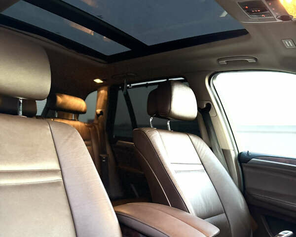 Синій БМВ Х5, об'ємом двигуна 2.99 л та пробігом 300 тис. км за 16800 $, фото 14 на Automoto.ua