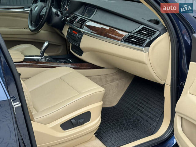 Синий БМВ Х5, объемом двигателя 3 л и пробегом 161 тыс. км за 13000 $, фото 83 на Automoto.ua