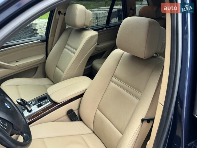 Синий БМВ Х5, объемом двигателя 3 л и пробегом 161 тыс. км за 13000 $, фото 80 на Automoto.ua