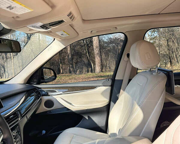 Синій БМВ Х5, об'ємом двигуна 2.98 л та пробігом 215 тис. км за 27000 $, фото 5 на Automoto.ua