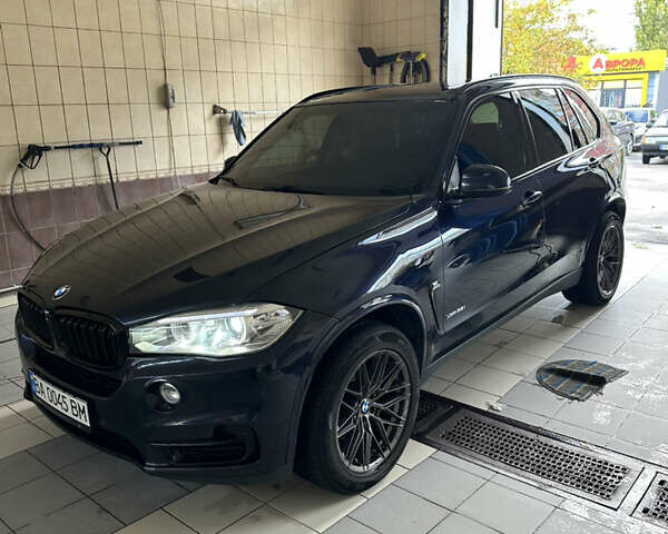 Синий БМВ Х5, объемом двигателя 2.98 л и пробегом 225 тыс. км за 23000 $, фото 5 на Automoto.ua