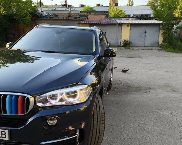 Синий БМВ Х5, объемом двигателя 3 л и пробегом 175 тыс. км за 23000 $, фото 1 на Automoto.ua