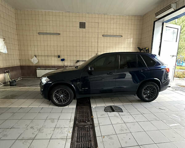 Синий БМВ Х5, объемом двигателя 2.98 л и пробегом 225 тыс. км за 23000 $, фото 4 на Automoto.ua