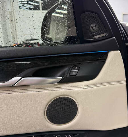 Синій БМВ Х5, об'ємом двигуна 2.98 л та пробігом 215 тис. км за 27000 $, фото 3 на Automoto.ua