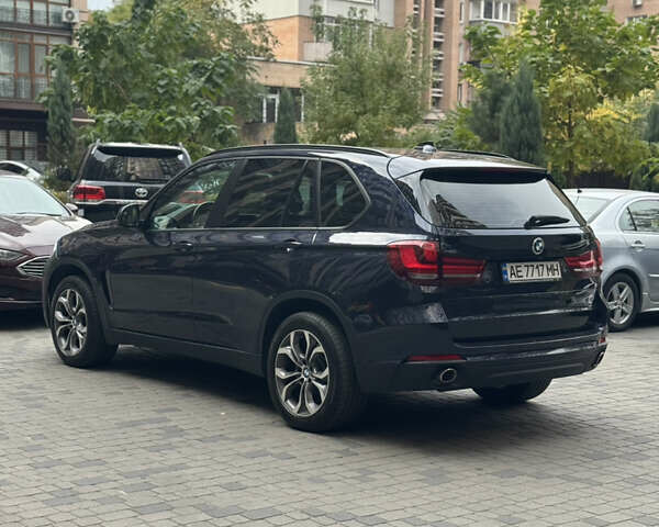 Синій БМВ Х5, об'ємом двигуна 2 л та пробігом 100 тис. км за 29999 $, фото 1 на Automoto.ua