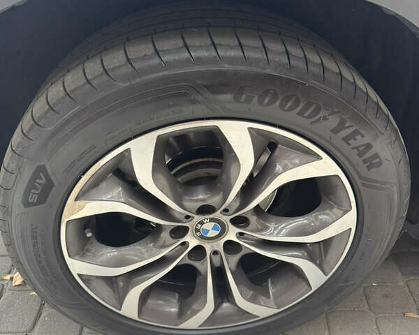 Синій БМВ Х5, об'ємом двигуна 2 л та пробігом 100 тис. км за 29999 $, фото 12 на Automoto.ua