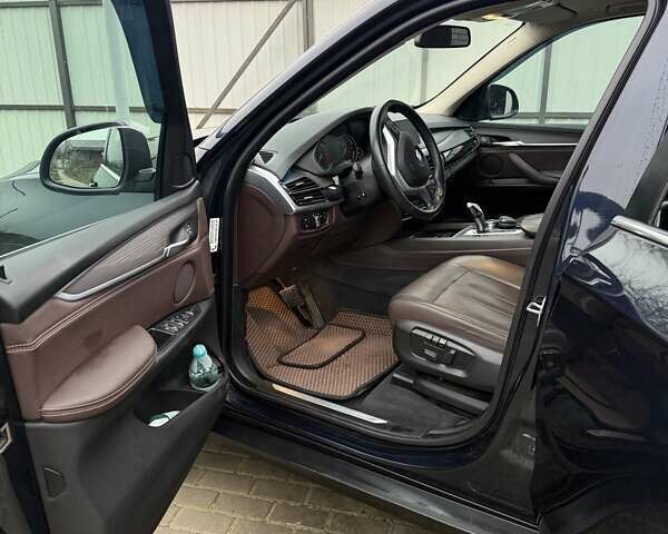 Синій БМВ Х5, об'ємом двигуна 2 л та пробігом 66 тис. км за 39500 $, фото 4 на Automoto.ua