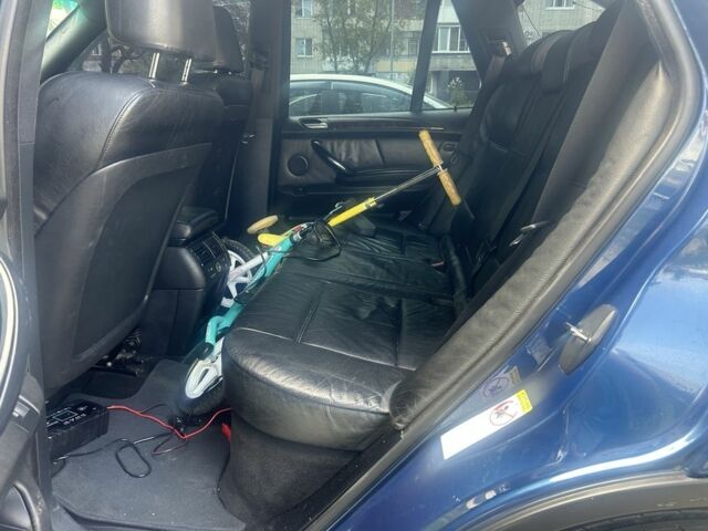 Синий БМВ Х5, объемом двигателя 4.4 л и пробегом 460 тыс. км за 9000 $, фото 5 на Automoto.ua