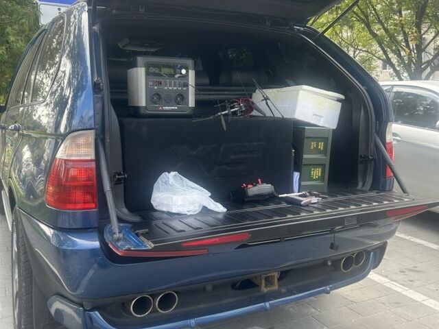 Синий БМВ Х5, объемом двигателя 4.4 л и пробегом 460 тыс. км за 9000 $, фото 2 на Automoto.ua