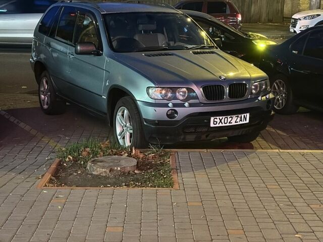 Зеленый БМВ Х5, объемом двигателя 3 л и пробегом 300 тыс. км за 4000 $, фото 8 на Automoto.ua