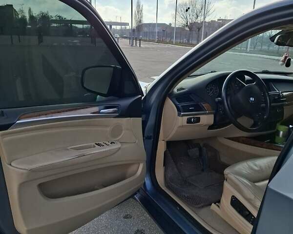 Зеленый БМВ Х5, объемом двигателя 3 л и пробегом 246 тыс. км за 11000 $, фото 24 на Automoto.ua