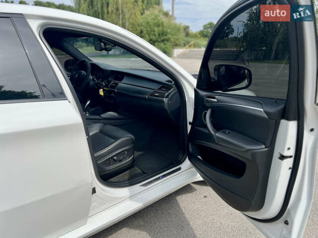 Білий БМВ Х6 М, об'ємом двигуна 4.4 л та пробігом 160 тис. км за 16800 $, фото 15 на Automoto.ua