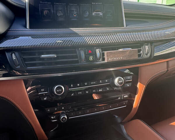 Белый БМВ Х6 М, объемом двигателя 4.39 л и пробегом 124 тыс. км за 35900 $, фото 9 на Automoto.ua