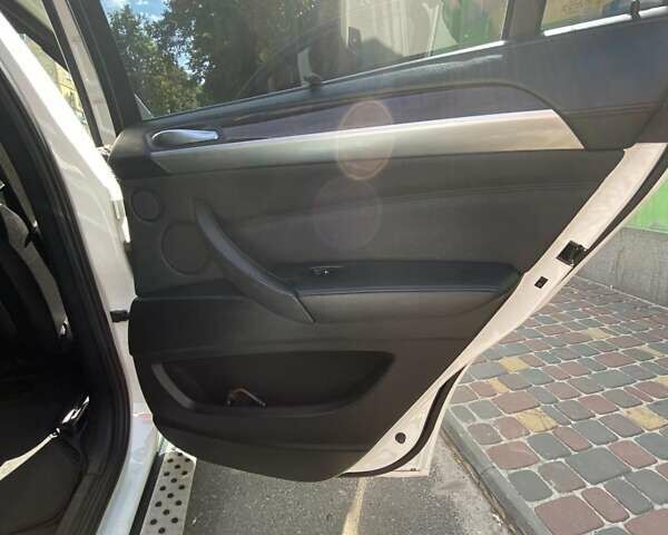 Белый БМВ Х6, объемом двигателя 4.4 л и пробегом 180 тыс. км за 21000 $, фото 6 на Automoto.ua