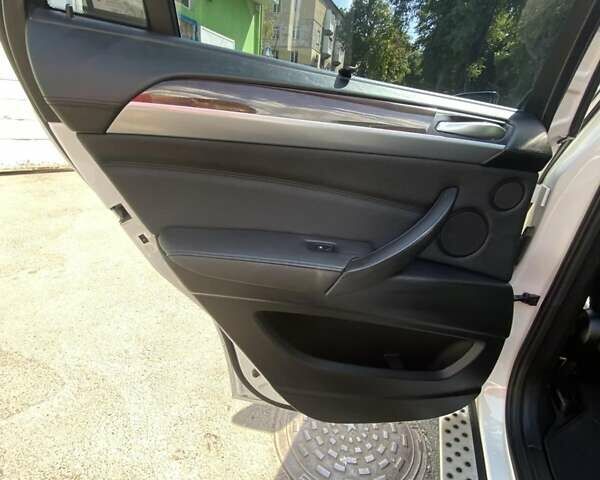 Белый БМВ Х6, объемом двигателя 4.4 л и пробегом 180 тыс. км за 21000 $, фото 9 на Automoto.ua