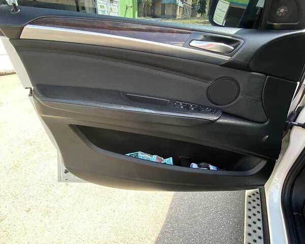 Белый БМВ Х6, объемом двигателя 4.4 л и пробегом 180 тыс. км за 21000 $, фото 10 на Automoto.ua