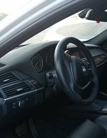 Белый БМВ Х6, объемом двигателя 4.39 л и пробегом 180 тыс. км за 8500 $, фото 4 на Automoto.ua