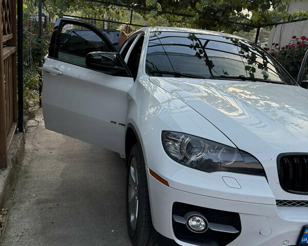 Белый БМВ Х6, объемом двигателя 3 л и пробегом 163 тыс. км за 16600 $, фото 3 на Automoto.ua