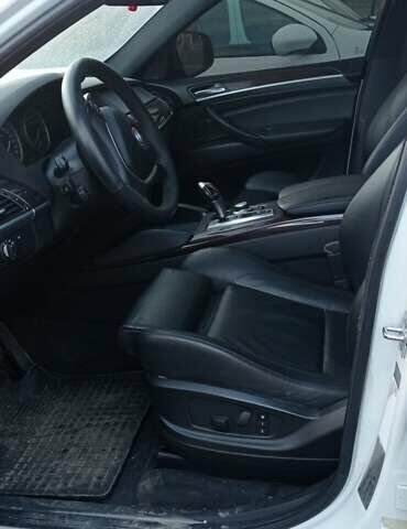 Белый БМВ Х6, объемом двигателя 4.39 л и пробегом 180 тыс. км за 8500 $, фото 9 на Automoto.ua