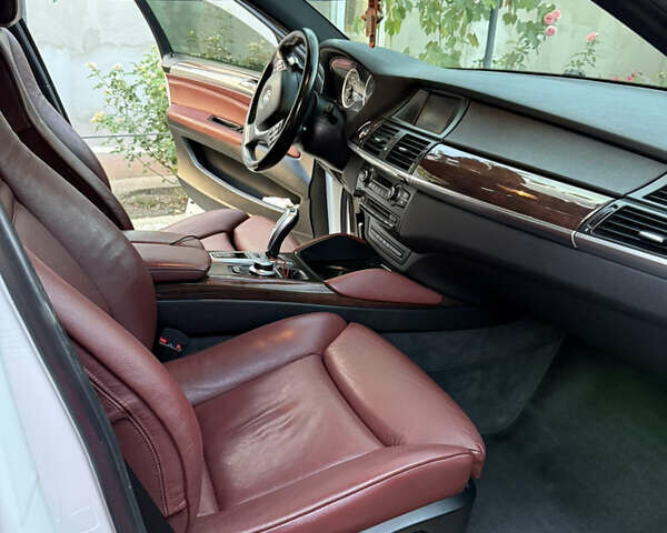 Белый БМВ Х6, объемом двигателя 3 л и пробегом 163 тыс. км за 16600 $, фото 10 на Automoto.ua