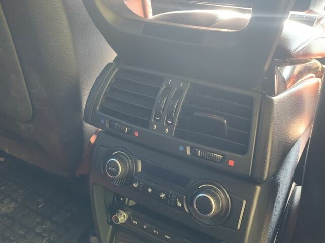 Белый БМВ Х6, объемом двигателя 4.4 л и пробегом 183 тыс. км за 11200 $, фото 14 на Automoto.ua