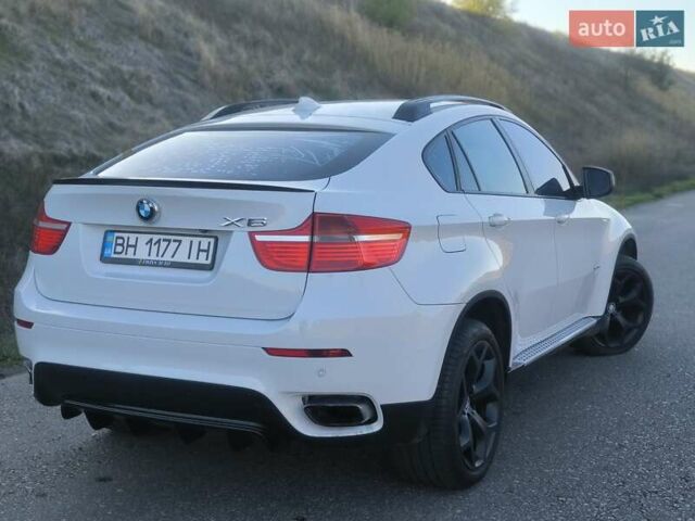 Белый БМВ Х6, объемом двигателя 4.4 л и пробегом 165 тыс. км за 12500 $, фото 6 на Automoto.ua