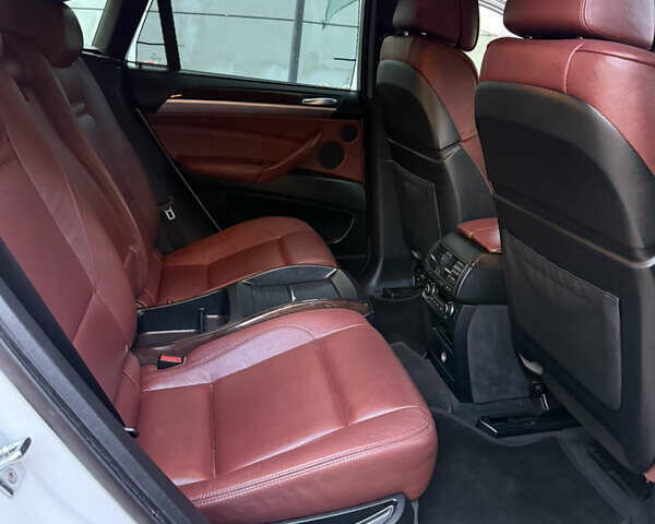 Белый БМВ Х6, объемом двигателя 3 л и пробегом 163 тыс. км за 16600 $, фото 9 на Automoto.ua