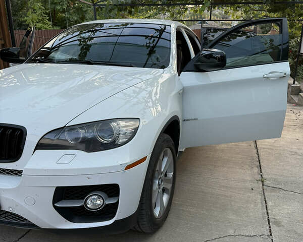 Белый БМВ Х6, объемом двигателя 3 л и пробегом 163 тыс. км за 16600 $, фото 2 на Automoto.ua