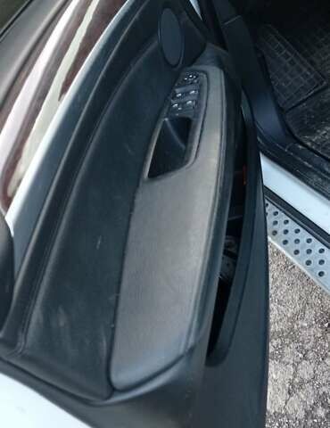 Белый БМВ Х6, объемом двигателя 4.39 л и пробегом 180 тыс. км за 8500 $, фото 1 на Automoto.ua